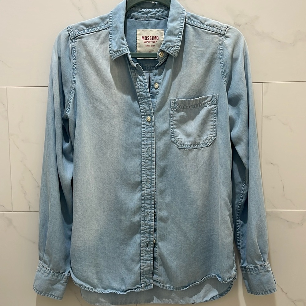 Mossimo Supply Co. Light Blue Button Down Shirt Chambray Denim Soft Trendy Rare